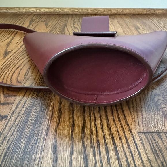 Carolina Santo Domingo Amphora Bucket Crossbody Wine - Picture 6 of 11